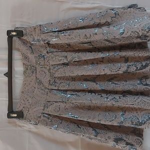 LIKE NEW! VICTOR ALFARO metallic pletted fully lined size 4 skirt.